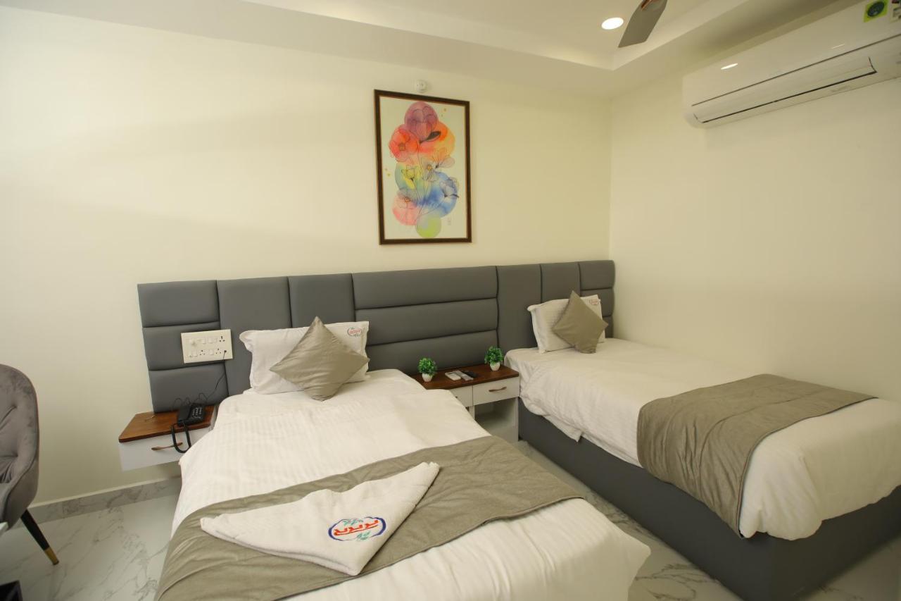 Готель Radha Rani Residency Khammam Екстер'єр фото