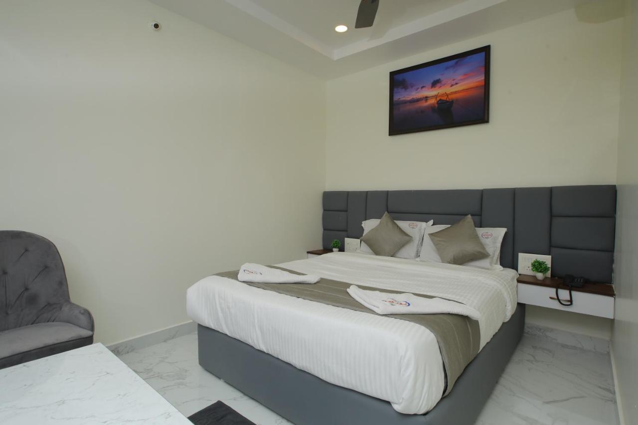 Готель Radha Rani Residency Khammam Екстер'єр фото
