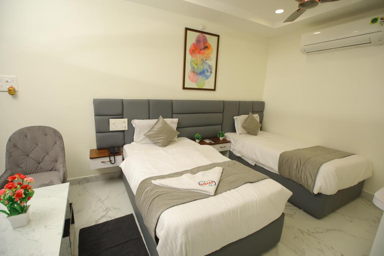 Готель Radha Rani Residency Khammam Екстер'єр фото
