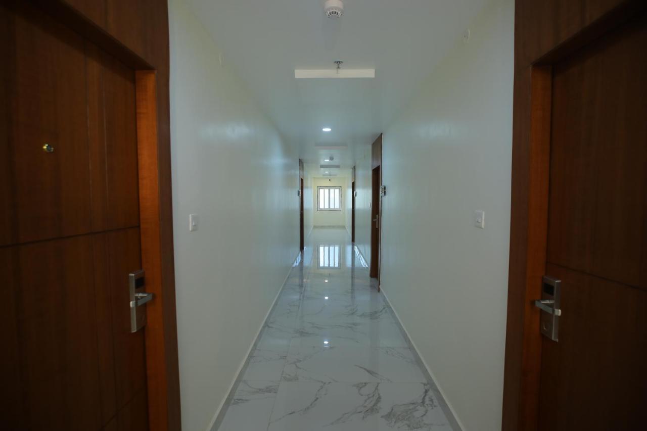 Готель Radha Rani Residency Khammam Екстер'єр фото