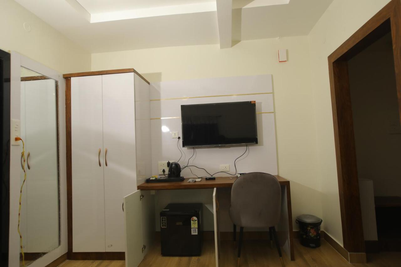 Готель Radha Rani Residency Khammam Екстер'єр фото